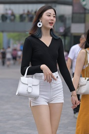 街拍美女美腿之日常瞬间